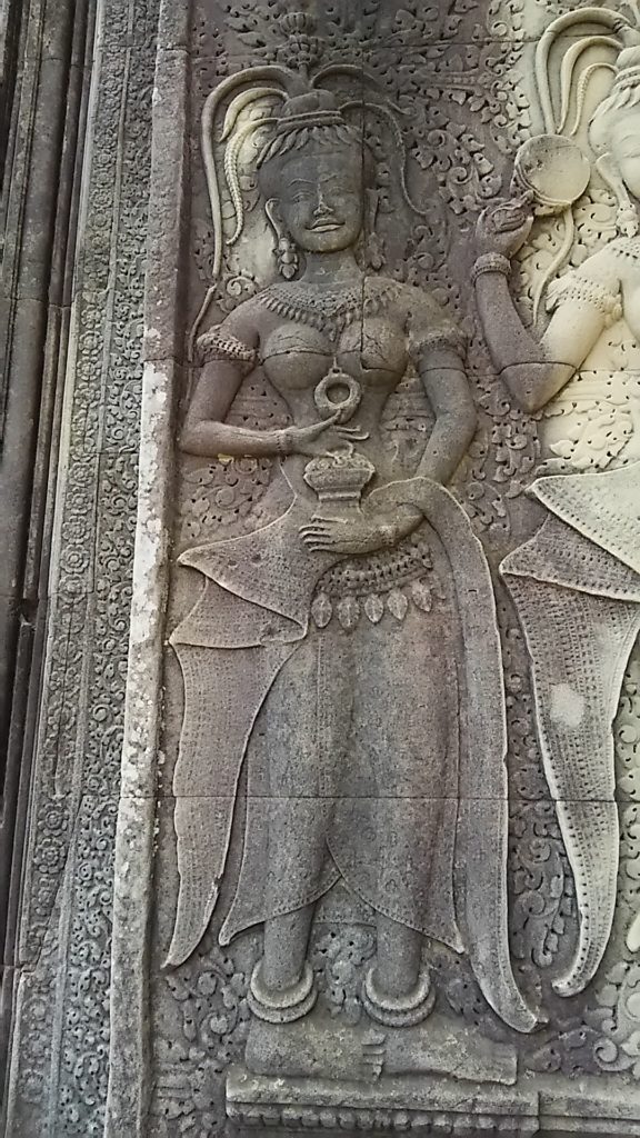 タ・プローム寺院 女性レリーフ